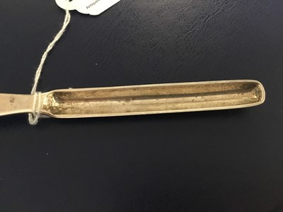 Lot 367 - George IV silver double ended marrow scoop, (Newcastle 1828), maker James Bell, 22.5cm in overall length.
