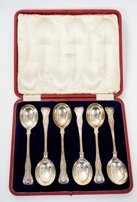 Lot 366 - Cased set of six Edwardian Kings pattern soup spoons, in velvet lined fitted case, (Sheffield 1906), maker James Dixon & Son, all at 18ozs.
