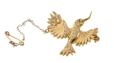 Lot 438 - 18ct gold diamond hummingbird brooch