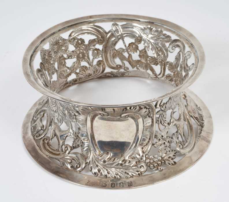 Lot 215 - Victorian Irish silver dish ring