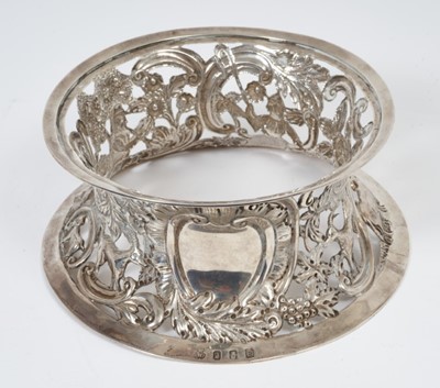 Lot 215 - Victorian Irish silver dish ring