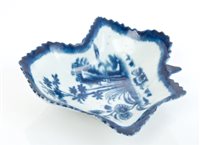 Lot 199 - SCarsce 18th century Worcester blue and white...