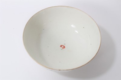 Lot 5 - An 18th century Worcester porcelain bowl, polychrome painted with floral sprays, 16cm diameter