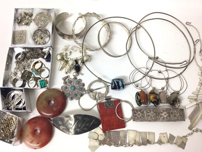 Lot 159 - Quantity of silver and white metal jewellery