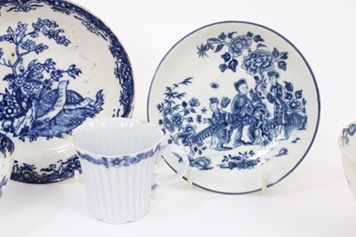Lot 9 - A group of 18th century blue and white Worcester porcelain, including a Fence pattern bowl, another bowl, three saucers, a fluted cup and a tea bowl (7)