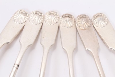 Lot 235 - Set of six George V silver fiddle and shell pattern dessert spoons (Sheffield 1915)