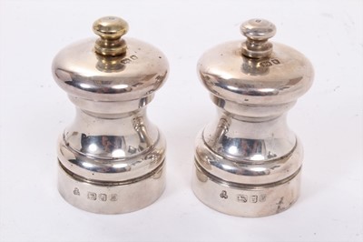 Lot 236 - Pair contemporary silver salt and pepper mills of capstan form in original boxes