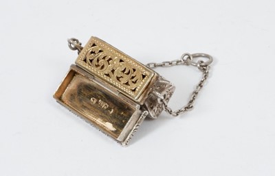 Lot 248 - Early Victorian silver vinaigrette, in the form of a purse or handbag. Windsor Castle.