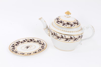 Lot 81 - A Worcester oval teapot, cover and stand, circa 1800