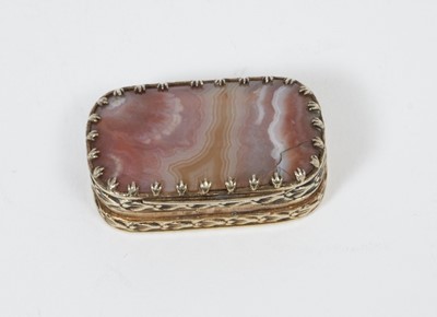 Lot 255 - Early 19th century silver vinaigrette of rectangular form, inset with an Agate panel