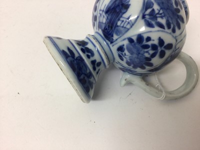 Lot 82 - A Chinese blue and white mustard pot, Kangxi