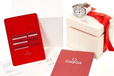Lot 618 - Ladies' Omega wristwatch with box and papers