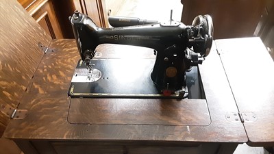 Lot 1350 - Oak cased singer sewing machine