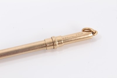 Lot 407 - Art Deco 9ct gold cocktail twizzler