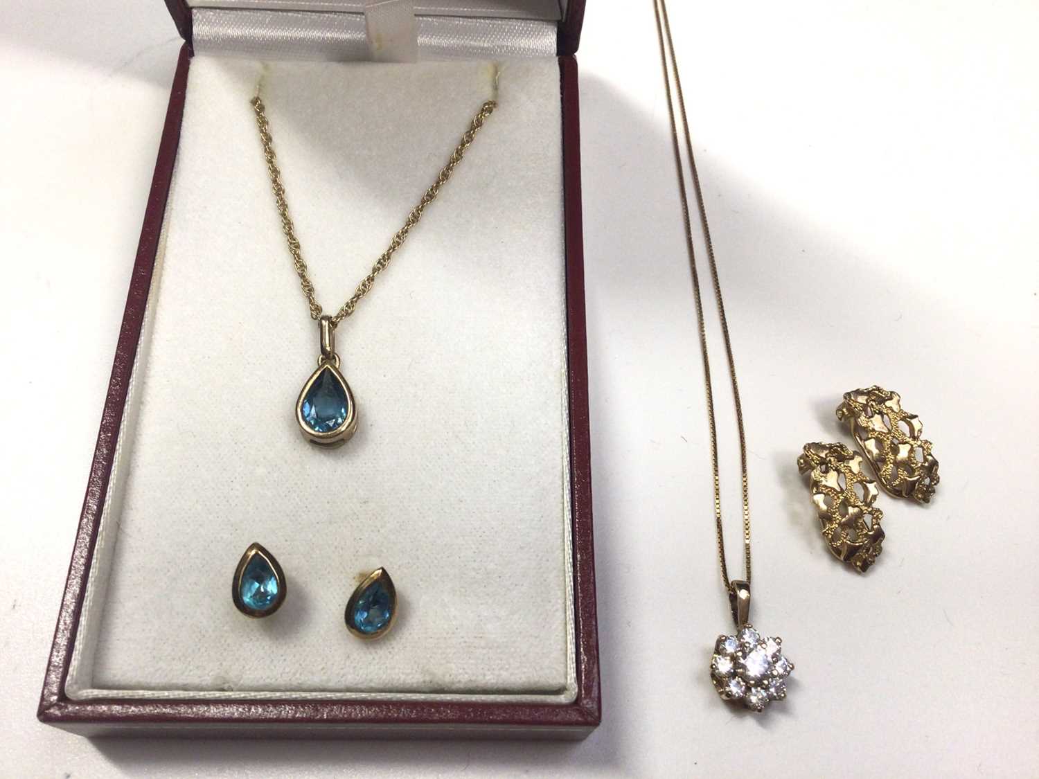 Lot 34 - 9ct gold pear shaped blue stone pendant on chain and matching pair of earrings, 9ct gold flower head pendant on chain and pair 9ct gold clip on earrings