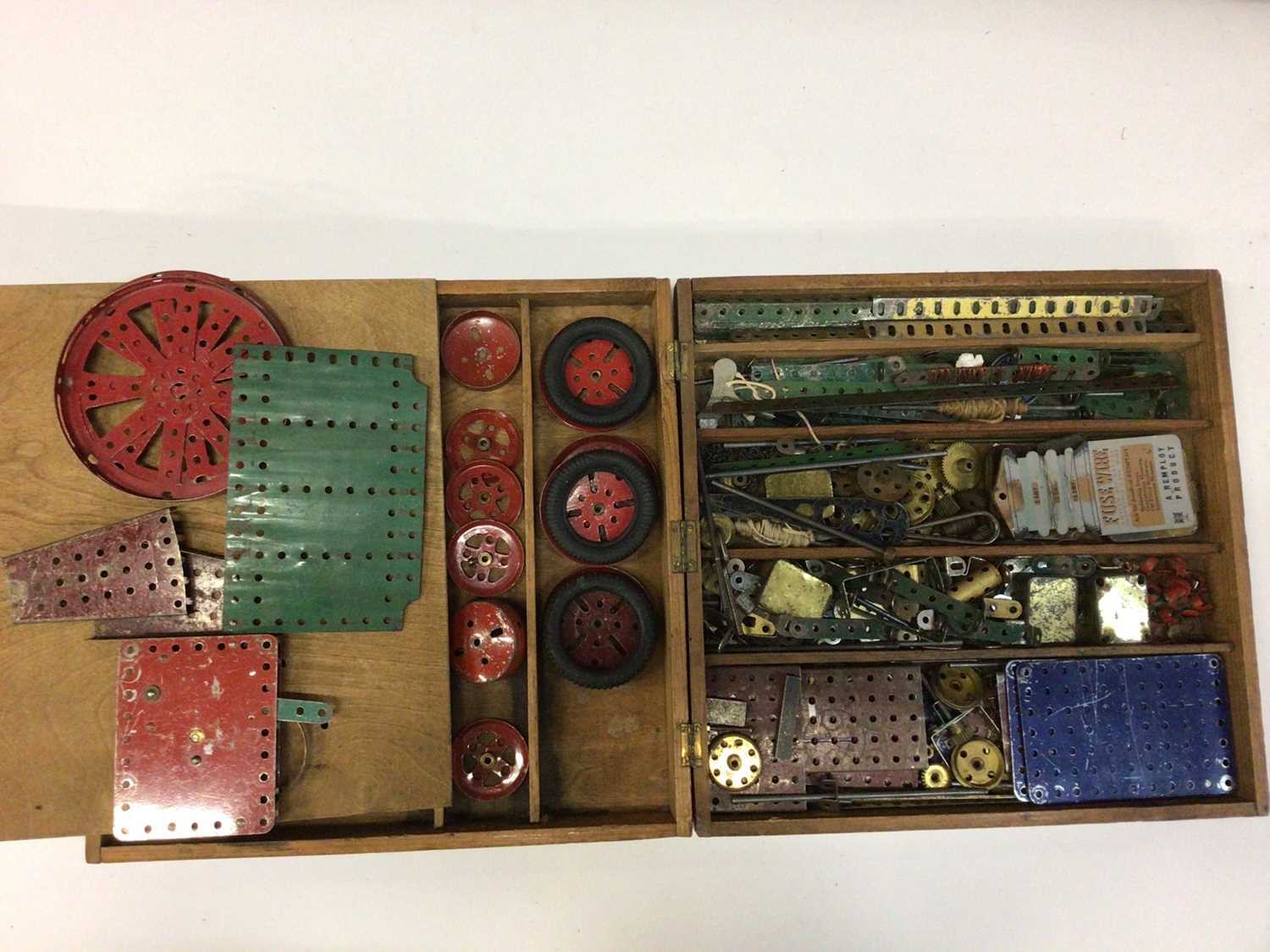 Lot 1860 - Selection of Meccano and Victory wooden jigsaw puzzle.
