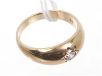 Lot 532 - Gentlemen's gold diamond single stone ring,...