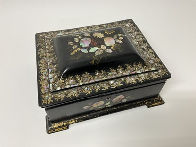 Lot 853 - Victorian papier mâché box