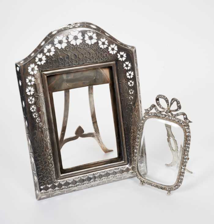 Lot 283 - Early 20th century Tiffany silver dome topped photograph frame