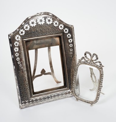Lot 283 - Early 20th century Tiffany silver dome topped photograph frame