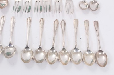 Lot 287 - Selection of miscellaneous silver flatware, including tea spoons, cake forks, etc.