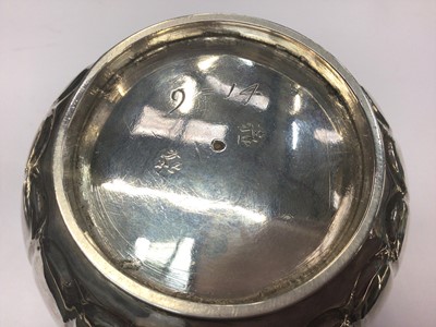 Lot 293 - Late 17th/early 18th century silver cup and cover or sugar bowl of fluted form