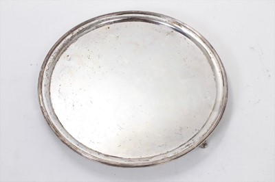 Lot 296 - George V silver salver of circular form with reeded border, raised on three bracket feet, (London 1926), maker Charles & Richard Comyns, all at 16.5ozs, 25.5cm in diameter.