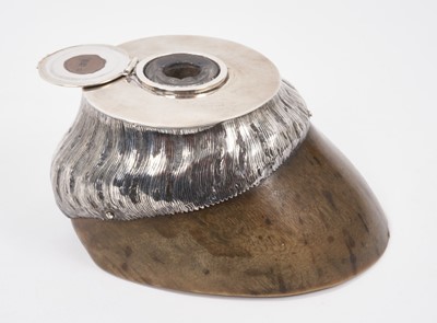 Lot 1115 - Edwardian silver mounted horse hoof inkwell engraved ' Kate 1895-1905' ( London 1905)