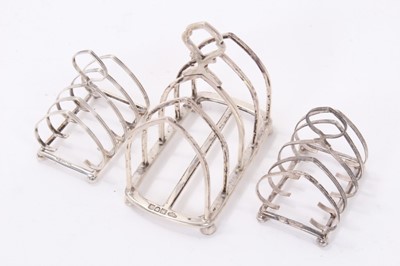 Lot 304 - Good quality Edwardian silver four division toast rack (London 1904), maker Goldsmiths & Silversmiths Company Ltd, together with two similar toast racks (Birmingham 1909) and (Sheffield 1935), all...