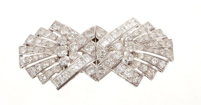 Lot 526 - Art Deco diamond double clip brooch