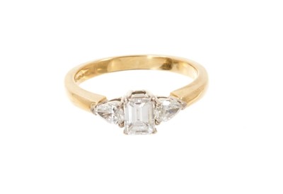 Lot 527 - Diamond three stone ring