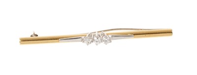 Lot 817 - Diamond three stone bar brooch