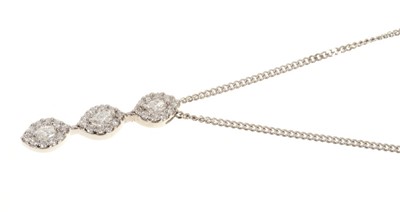 Lot 501 - Diamond pendant necklace