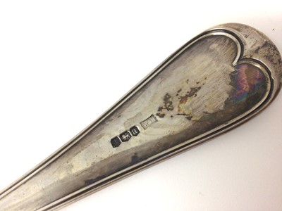 Lot 378 - George V silver Old English and thread pattern soup ladle, (Sheffield 1918), maker Walker & Hall, all at 10ozs, 31cm in overall length.
