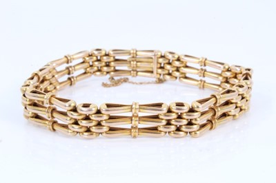 Lot 545 - Edwardian 9ct gold gate bracelet with integral clasp, approximately 17.5cm.