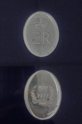 Lot 108 - Set 12 silver Royal Coats of Arms shields in fitted case and two framed silver Silver Jubilee 1977 medallions