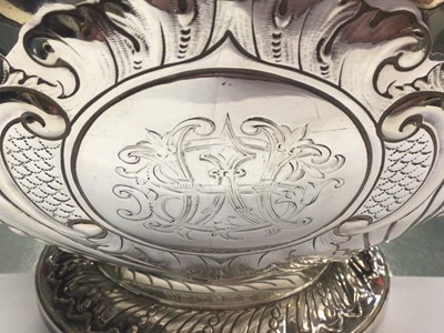 Lot 416 - Victorian silver rose bowl with twin lion mask ring handles