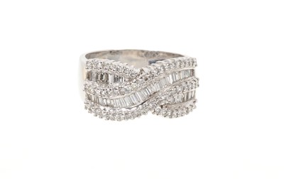 Lot 741 - Diamond ring