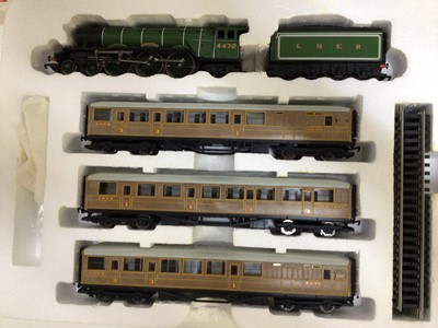 Lot 5 - Hornby OO Gauge Flying Scotsman set R1039, Brittania Class 7MT locomotive 70000 "Brittanai" BR 4-6-2, R2207 both boxed plus some boxed rolling stcok and accessoroies and three unboxed carriages and...
