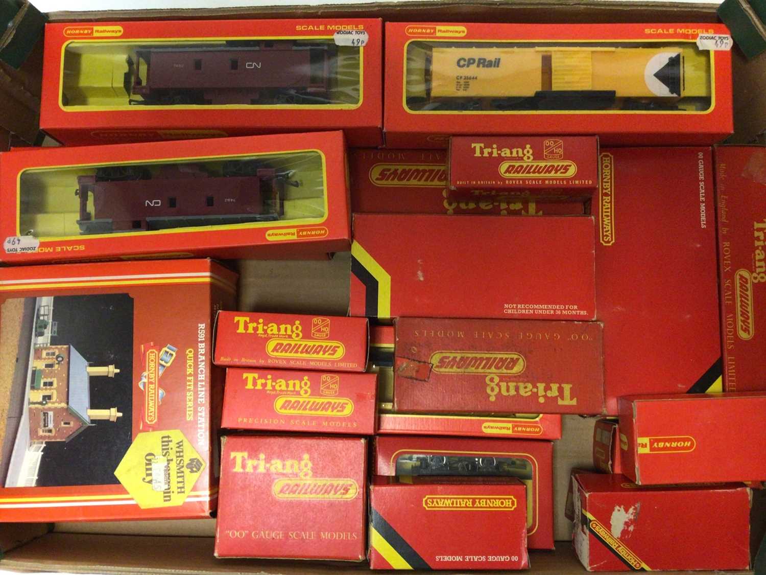 Lot 7 - Hornby/Triang boxed selection of carriages, rolling stock and accessories plus some Lima boxed carriages (qty)