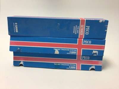 Lot 14 - Railway Peco O Gauge Set track ST725 standard curve boxed (x2), ST700 standard straight boxed (x3), curved turnout left hand SL-E 787 BH, boxed