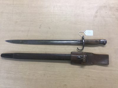 Lot 918 - Scarce First World War 1907 pattern bayonet with hooked quillion, fullered steel blade stamped Wilkinson, in steel mounted leather scabbard with frog.