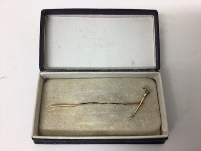 Lot 189 - Victorian gold and silver stock pin in the form of a riding crop, c.1890.