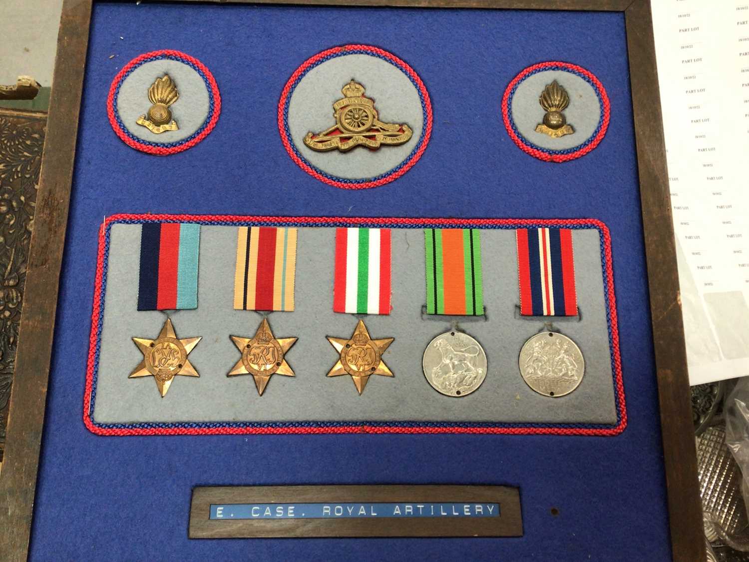 Ww2 Sign Display Lot 449 - WW2 medal display