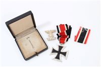 Lot 609 - Nazi 1939 bar to 1914 Iron Cross, box of issue...