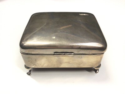 Lot 50 - Silver rectangular jewellery box on four cabriole legs (Chester 1919)