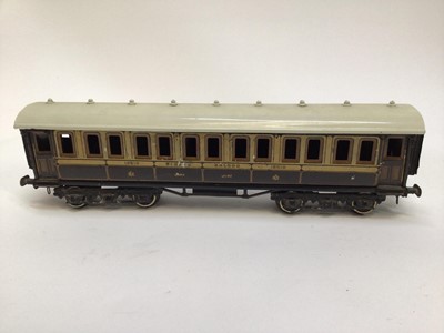 Lot 29 - Railway O Gauge unboxed selection of carriages including tinplate Pullman, Bing Pullman Minverva and others (9)