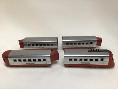 Lot 31 - Lionel O Gauge unboxed selection including Commodore Vanderbilt locomotive, wagons and carriages (QTY)