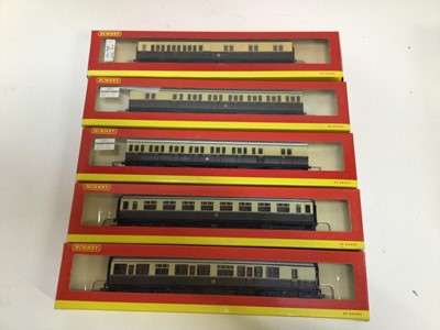 Lot 40 - Railway OO Gauge boxed selection of carriages, wagons and rolling stock including Hornby, Wren & Bachmann (QTY)