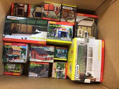Lot 46 - Railway Hornby OO Gauge Skaledale a selection of 20 boxed models including Home Farm, D Birds Corner Shop, Mr Chips Fish & Chip Shop etc (20)